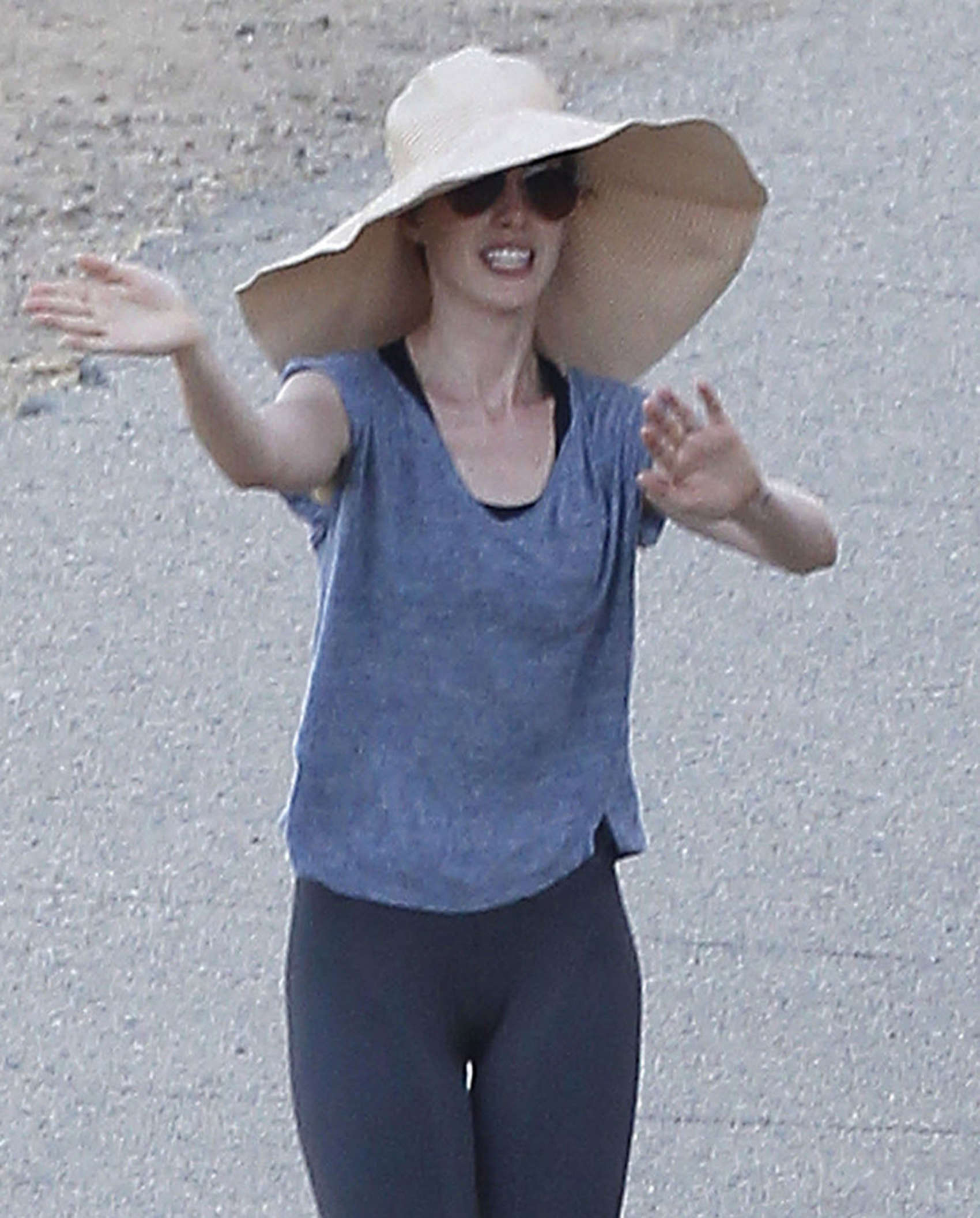 Anne Hathaway out and about candids in Los Angeles
